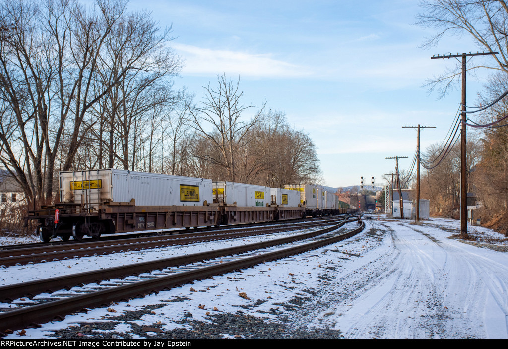 The last car of B101 passes through CPF-385